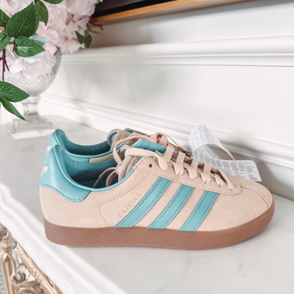 Adidas Gazelle Beige and Aqua sz 8.5 NEW